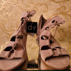 DV – US size 8