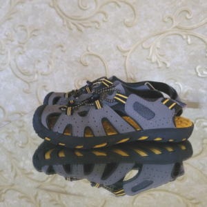 Khombu School sandals – US size 3